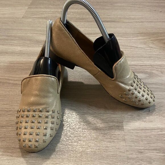 Steve Madden Womens P-Galia Beige Slip On Leather Studded Loafer Shoes Size 6M - Picture 2 of 8